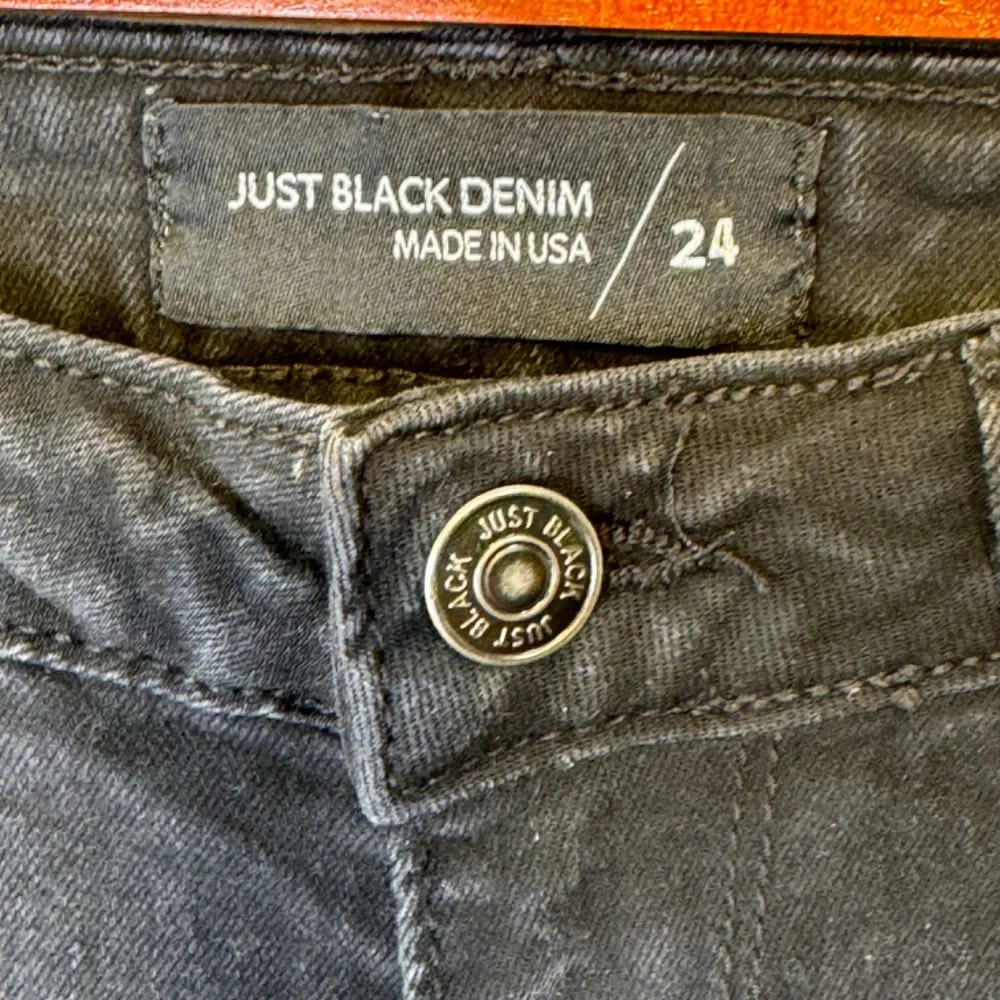 Just Black Denim | Mid Rise Form Fitting Slight Stretch Chic Skinny Jeans
